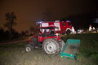 Autolenker kracht ungebremst gegen Traktor 20131113-7949.jpg