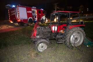 Autolenker kracht ungebremst gegen Traktor 20131113-7950.jpg