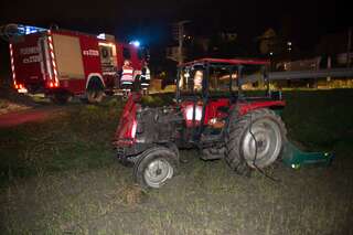 Autolenker kracht ungebremst gegen Traktor 20131113-7952.jpg