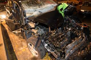 Autolenker kracht ungebremst gegen Traktor 20131113-7954.jpg