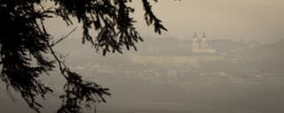 Chorherrenstift in morgendlichen Nebel 20131204-9633.jpg