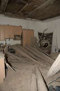 Holzdecke von Wohnung eingestürzt 20131210-0237.jpg