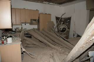 Holzdecke von Wohnung eingestürzt 20131210-0239.jpg