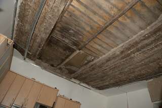 Holzdecke von Wohnung eingestürzt 20131210-0245.jpg