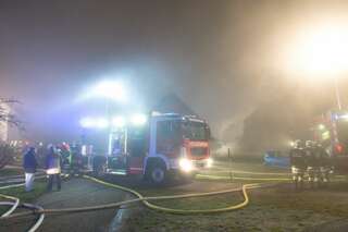 Wirtschaftstrakt eines Bauernhof im Vollbrand - Neffe rettete Onkel und Oma vor Feuer 20131216-0387.jpg