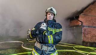 Wirtschaftstrakt eines Bauernhof im Vollbrand - Neffe rettete Onkel und Oma vor Feuer 20131216-0400.jpg