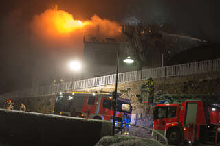 Brand am Linzer Pöstlingberg - Feuermann bei den Löscharbeiten verletzt 20131220-0746.jpg