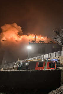 Brand am Linzer Pöstlingberg - Feuermann bei den Löscharbeiten verletzt 20131220-0749.jpg