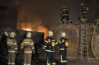 Brand am Linzer Pöstlingberg - Feuermann bei den Löscharbeiten verletzt 20131220-0809.jpg