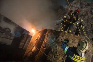 Brand am Linzer Pöstlingberg - Feuermann bei den Löscharbeiten verletzt 20131220-0823.jpg