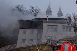 Brand am Linzer Pöstlingberg - Feuermann bei den Löscharbeiten verletzt 20131220-0827-2.jpg