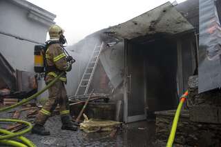 Brand am Linzer Pöstlingberg - Feuermann bei den Löscharbeiten verletzt 20131220-0852-2.jpg