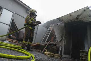 Brand am Linzer Pöstlingberg - Feuermann bei den Löscharbeiten verletzt 20131220-0853-2.jpg