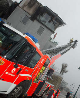 Brand am Linzer Pöstlingberg - Feuermann bei den Löscharbeiten verletzt 20131220-0896.jpg