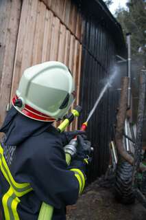Feuerwehren verhinderten Werkstattbrand 20140117-1903.jpg