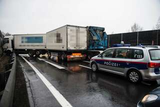 Unfall am Knoten Linz - Abfahrt auf A7 kurz gesperrt 20140121-2182.jpg