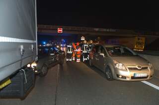 Totalsperre der Westautobahn nach Unfall mit Gasauto 20140123-2293.jpg