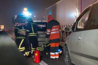 Totalsperre der Westautobahn nach Unfall mit Gasauto 20140123-2294.jpg