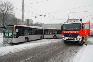 Straßenbahn in Linz-Urfahr entgleist 20140126-2351.jpg