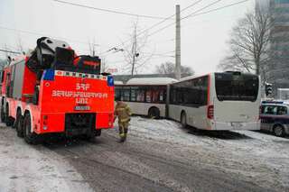 Straßenbahn in Linz-Urfahr entgleist 20140126-2352.jpg