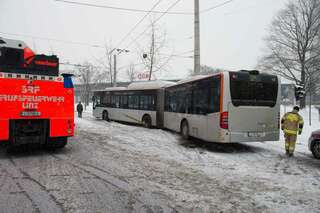 Straßenbahn in Linz-Urfahr entgleist 20140126-2353.jpg