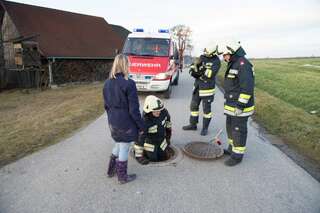Feuerwehrmänner befreiten Kater aus Abwasserkanal 20140205-2796.jpg