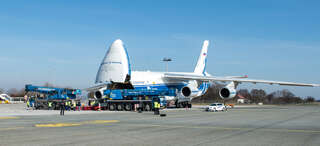 Spezialtransport mit Antonow An-124 20140301-3788.jpg