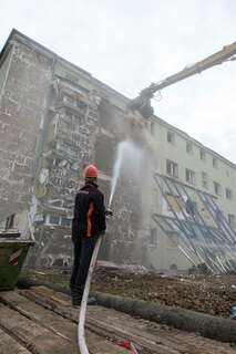 Nach Explosion - einsturzgefährdetes Wohnhaus in Linz ist bald abgerissen 20140304-4104.jpg