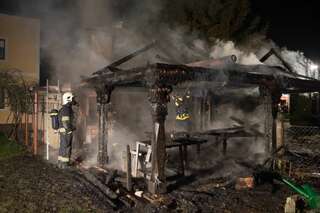 Nächtlicher Brand einer Gartenhütte 20140313-4577.jpg