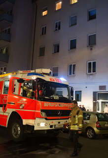 14 Menschen bei Brand in Linzer Franckviertel gerettet 20140403-5963.jpg