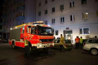 14 Menschen bei Brand in Linzer Franckviertel gerettet 20140403-5964.jpg