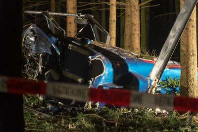 Hubschrauber im Bezirk Gmunden abgestürzt: Ein Toter _dsc3998.jpg