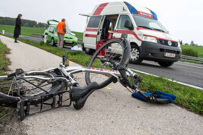 Schwerverletzte Radfahrerin mit Rettungshubschrauber ins UKH geflogen 20140411-6252.jpg