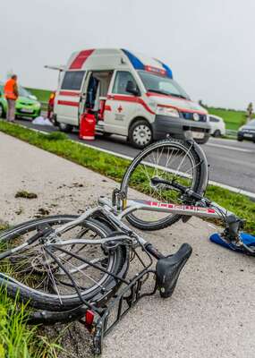 Schwerverletzte Radfahrerin mit Rettungshubschrauber ins UKH geflogen 20140411-6255.jpg