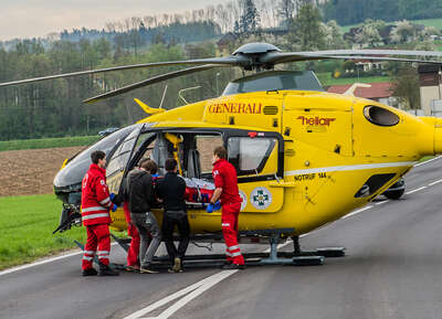 Schwerverletzte Radfahrerin mit Rettungshubschrauber ins UKH geflogen 20140411-6260.jpg