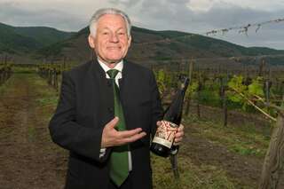 Landeshauptmann ist Weinpate des Prälatenweines 2014 20140427-6990.jpg