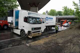 Sperre der Mühlkreisautobahn nach LKW-Unfall 20140503-7609.jpg
