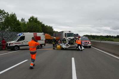 Stau nach schwerem Lkw-Unfall auf A1 bei Stadt Haag 20140509-6106.jpg
