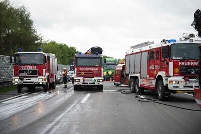 Stau nach schwerem Lkw-Unfall auf A1 bei Stadt Haag 20140509-6126.jpg