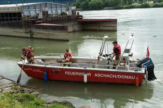 Auto stürzte bei Aschach an der Donau in die Donau - Sucheinsatz 20140605-7952.jpg