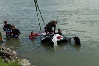 Auto stürzte bei Aschach an der Donau in die Donau - Sucheinsatz 20140605-7971.jpg