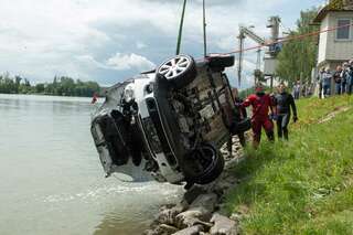 Auto stürzte bei Aschach an der Donau in die Donau - Sucheinsatz 20140605-7978.jpg