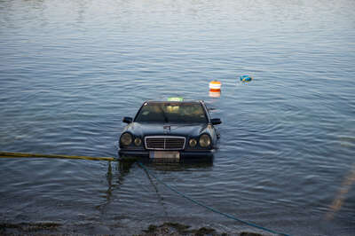 Hobbytaucher entdeckten versenktes Taxi im Pichlinger See 20140609-8562.jpg