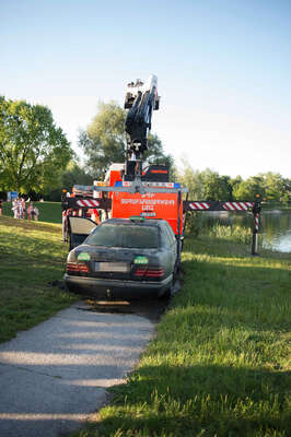 Hobbytaucher entdeckten versenktes Taxi im Pichlinger See 20140609-8597.jpg