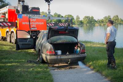 Hobbytaucher entdeckten versenktes Taxi im Pichlinger See 20140609-8598.jpg
