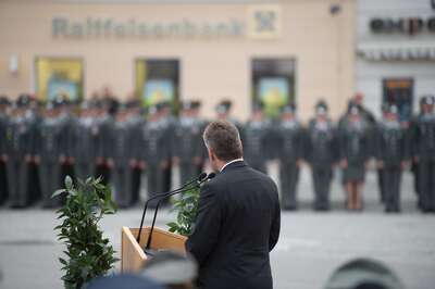 Verteidigungsminister Klug bei Ausmusterung in Enns 20140711-2020.jpg