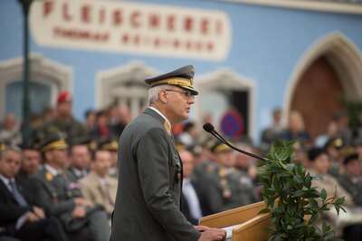 Verteidigungsminister Klug bei Ausmusterung in Enns 20140711-2037.jpg