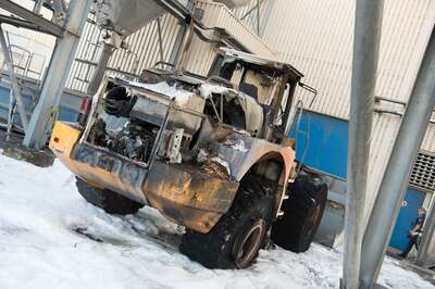 Brand eines Radladers auf einem Firmengelände 20140719-2552.jpg