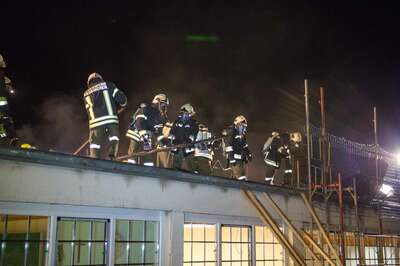 182 Einsatzkräfte bei Dachbrand der Hauptschule in Altmünster im Einsatz 20140724-2870.jpg
