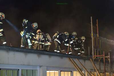182 Einsatzkräfte bei Dachbrand der Hauptschule in Altmünster im Einsatz 20140724-2871.jpg